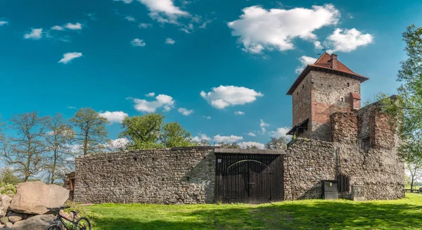 CHUDOW, POLAND - MAY 02, 2019: Ruins of the Renaissance castle i — Stock Photo, Image