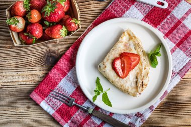 Reçelli, peynirli ve çilekli Polonya gözlemeleri..