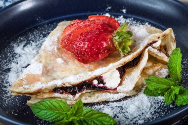 Reçelli, peynirli ve çilekli Polonya gözlemeleri..