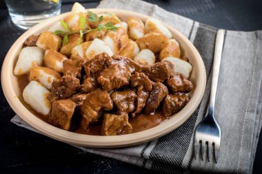 Patates köfte ile Sığır güveç.