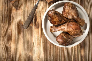 Çiğ tavuk Marine ızgara.