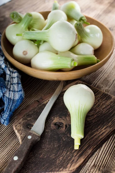 Weiße junge Zwiebel. — Stockfoto