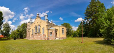 Krolowy Most, Polonya - 03 Ağustos 2019: Krolowy Most'taki St. Anna Ortodoks kilisesi.