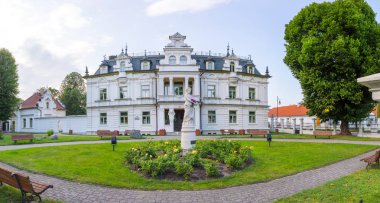 Suprasl, Polonya - 29 Temmuz 2019: Buchholtz Palace (şimdi Suprasl Sanat Ortaokulu)