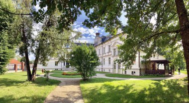 SUPRASL, Polonya - AUGust 08, 2019: Buchholtz Sarayı (şimdiki Suprasl Ortaokulu)