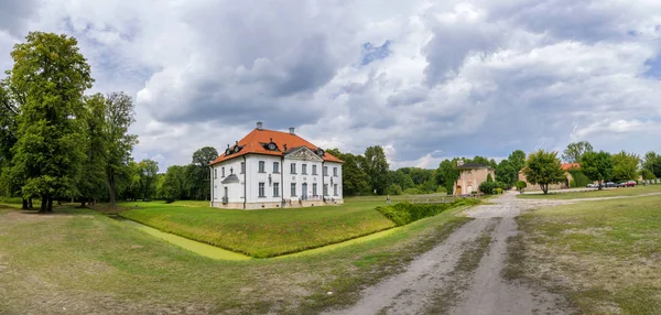 Letni pałac Branickich w Choroszcz niedaleko bia w... — Zdjęcie stockowe