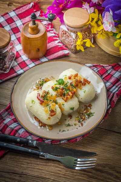 Patates köfte kıyma ile doldurulmuş.