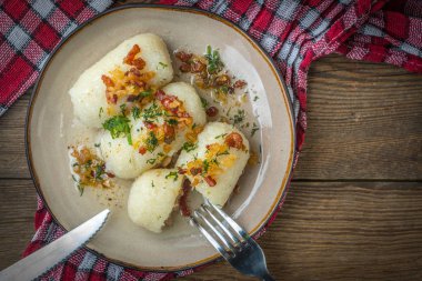 Patates köfte kıyma ile doldurulmuş.