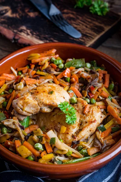 Sebzeli kızarmış tavuk filetosu..