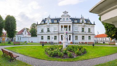 Suprasl, Polonya - 29 Temmuz 2019: Buchholtz Palace (şimdi Suprasl Sanat Ortaokulu)