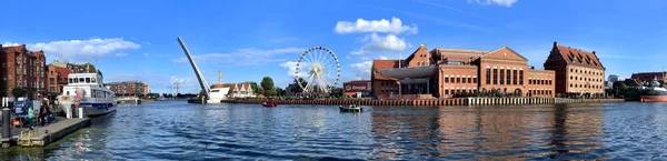 Motlawa nehri üzerindeki şehir, Polonya. — Stok fotoğraf