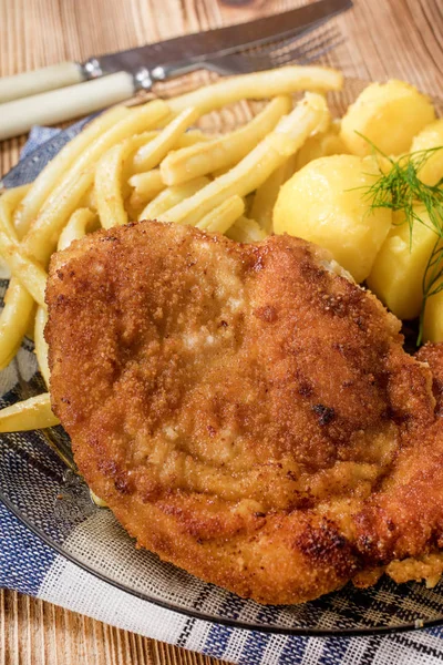 Poitrine de poulet panée — Photo