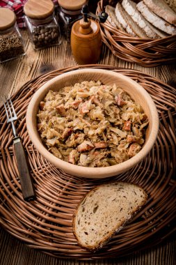 Bigos - Komposto, etli lahana kurutulmuş mantar ve füme saus