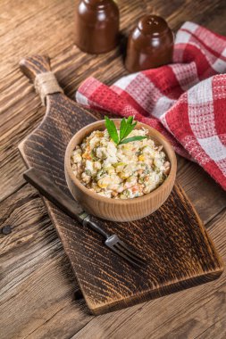 Rus geleneksel salatası