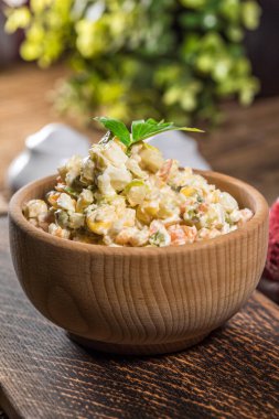 Rus geleneksel salatası