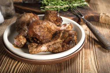 Çiğ tavuk Marine ızgara.