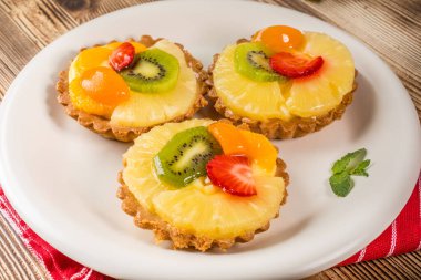 karışık meyve tart.