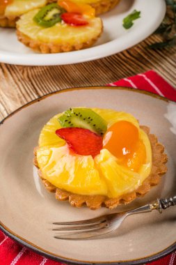 karışık meyve tart.