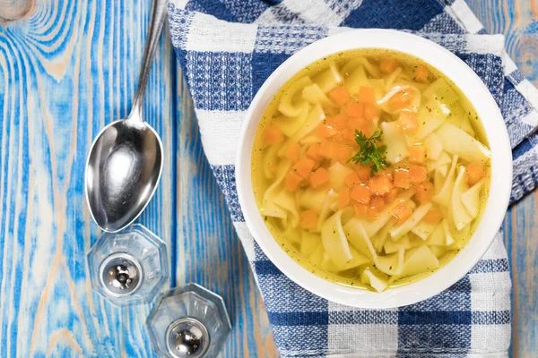 Brodo - minestra di pollo in una boccia . — Foto Stock