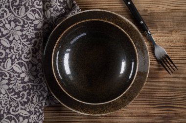 boş kahverengi kase.