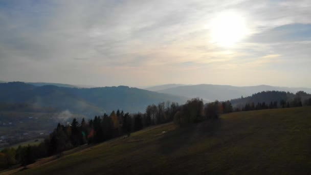 Voo Sobre Montanhas Outono Luz Pôr Sol Beskid Mountains Polónia — Vídeo de Stock