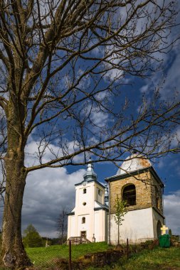 SMOLNIK, POLAND - 24 Mayıs 2020: Smolnik nad Oslawa 'da Aziz Mikolaj' ın Yunan Katolik Kilisesi Yer Değiştirme Eserleri.