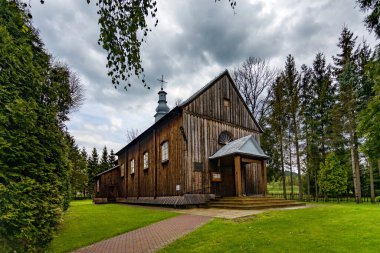 BRZEGI DOLNE, POLAND - 27 Mayıs 2020: Yunanistan Katolik Kilisesi Başmelek Michael in Brzegi Dolne - Roma Katolik Kilisesi.