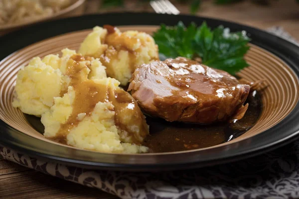 Braised Fläsknacke Egen Sås Serveras Med Kokt Potatis Och Stekt — Stockfoto