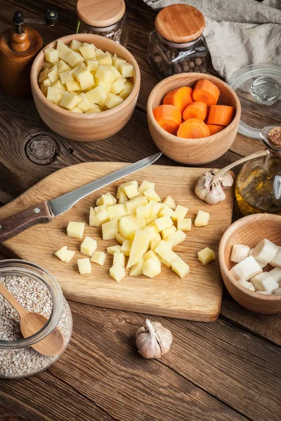 Ingredientes Fatiados Preparados Para Cozinhar Uma Sopa Batata Saborosa — Fotografia de Stock