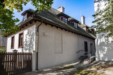 KAZIMIERZ DOLNY, POLİS. ECTOBER 08, 2015: Ortaçağ Kazimierz Dolny kentinin tarihi binaları.