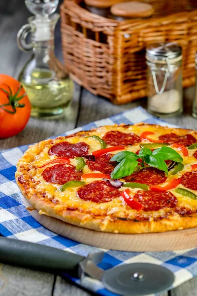 Pizza Pepperoni Pizza Casera Fresca Enfoque Selectivo —  Fotos de Stock