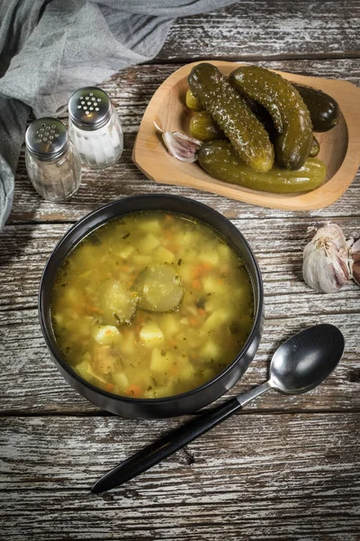 Sopa Pepino Vegetariana Tigela Escura Vista Superior — Fotografia de Stock