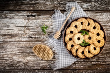 Ballı kurabiyeler. Seçici odak.