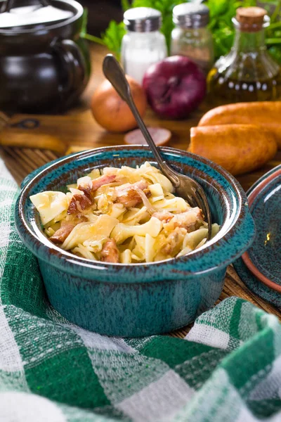 Pasta Con Crauti Salsiccia Focus Selettivo — Foto Stock