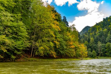Pieniny, Polonya ve Slovakya 'daki Dunajec nehrinin dönüşü
