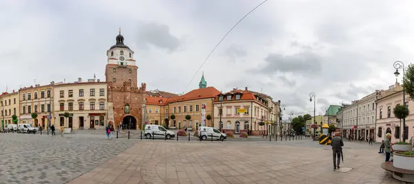 LUBLİN, POLAND 27 AĞUSTOS 2020: Lokietka Meydanı ve Krakow Kapısı.
