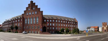 MALBORK, POLAND - EYLÜL 01, 2019: Malbork belediye binasının tarihi binası.