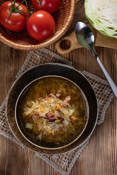 Zuppa Cavolo Tradizionale Sul Tavolo Legno — Foto Stock