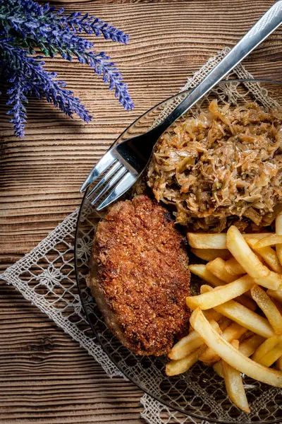 Chuleta Cerdo Pan Rallado Servida Con Papas Fritas Col Estofada —  Fotos de Stock