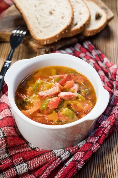 Lecho - biberli ve sosisli lezzetli Macar güveci.