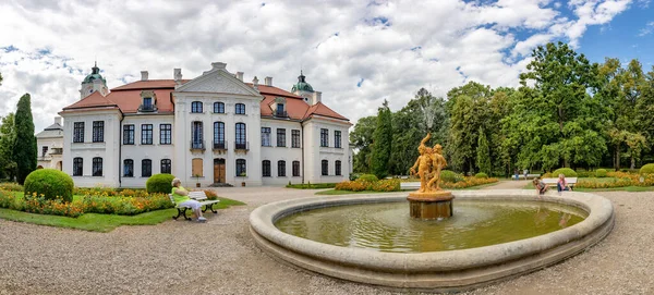 Kozlowka Polonia Agosto 2020 Complejo Rococó Neoclásico Del Palacio Situado — Foto de Stock