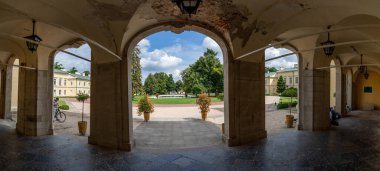 PULAWY, POLAND - 25 Ağustos 2020: Pulawy 'deki Czartoryski Barok Sarayı.