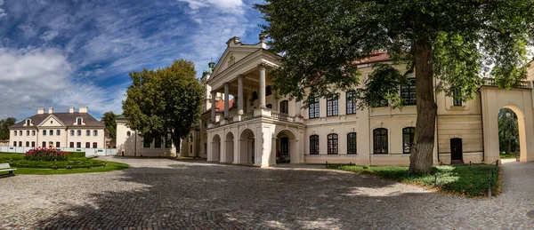 Kozlowka Polonia Agosto 2020 Complesso Palazzi Rococò Neoclassico Situato Kozlowka — Foto Stock