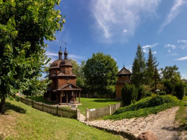 LUBLİN, POLAND - 31 AĞUSTOS 2020: Lublin Açık Hava Köyü Müzesi Tarnoszyn 'li Yunan Katolik Kilisesi.