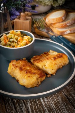 Kızarmış morina filetosu parçaları..