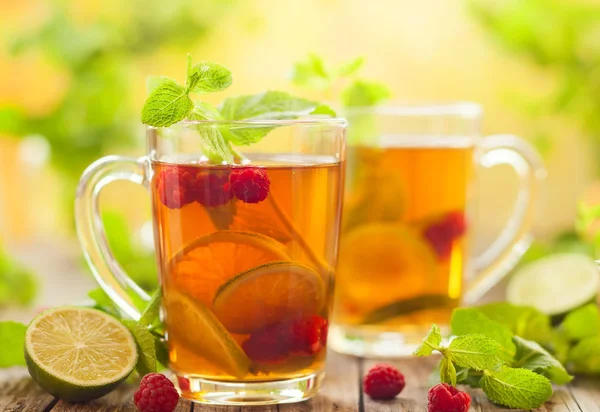 Glasses Summer Tea Raspberries Lime Mint Wooden Table — Stock Photo, Image