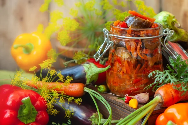 Hausgemachte Konserven Aus Auberginen Mit Gemüse Glas Ratatouille Herbst Erhaltenes — Stockfoto