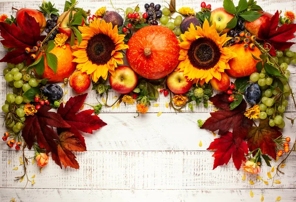 Fondo Acción Gracias Con Calabazas Otoño Frutas Hojas Otoño Mesa —  Fotos de Stock