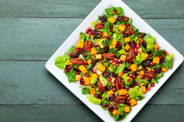 Őszi Téli Szezonban Saláta Sült Sütőtök Szárított Áfonya Pekándió Gránátalma — Stock Fotó