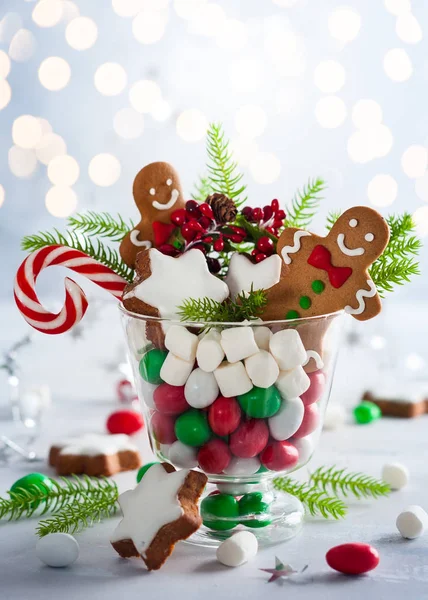 Kerstkoekjes Zoete Snoepjes Marshmallow Glas Perfecte Idee Voor Kerstcadeau Decoratie — Stockfoto